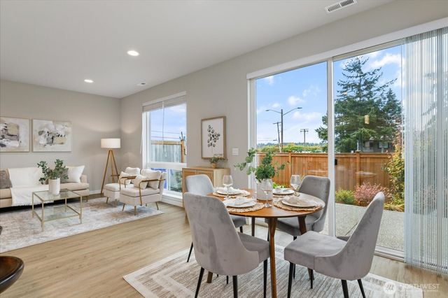 280 SW Ballast Way, Oak Harbor, WA 98277