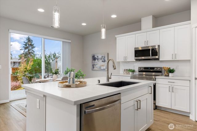 280 SW Ballast Way, Oak Harbor, WA 98277