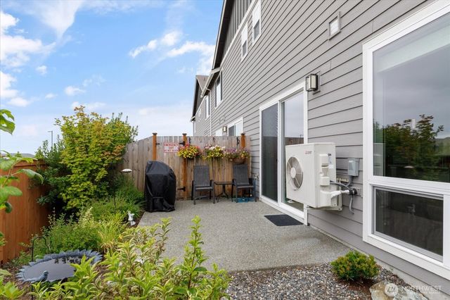 280 SW Ballast Way, Oak Harbor, WA 98277