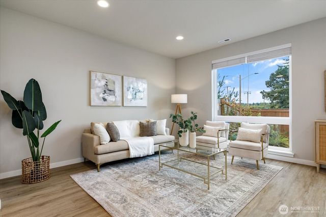 280 SW Ballast Way, Oak Harbor, WA 98277