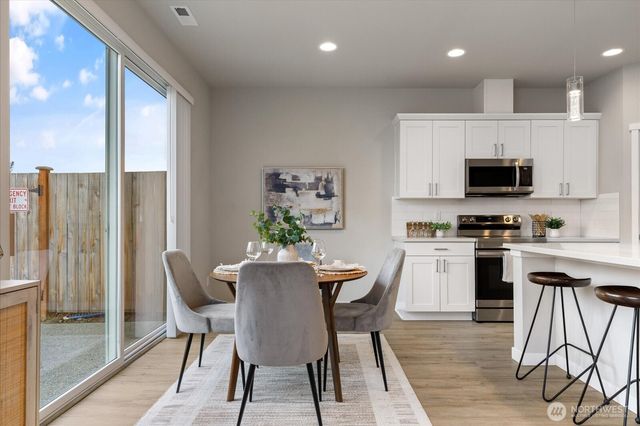 280 SW Ballast Way, Oak Harbor, WA 98277