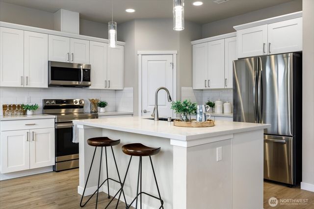 280 SW Ballast Way, Oak Harbor, WA 98277
