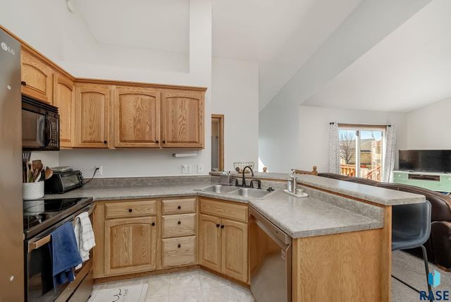 7425 W 52nd St Street, Sioux Falls, SD 57106