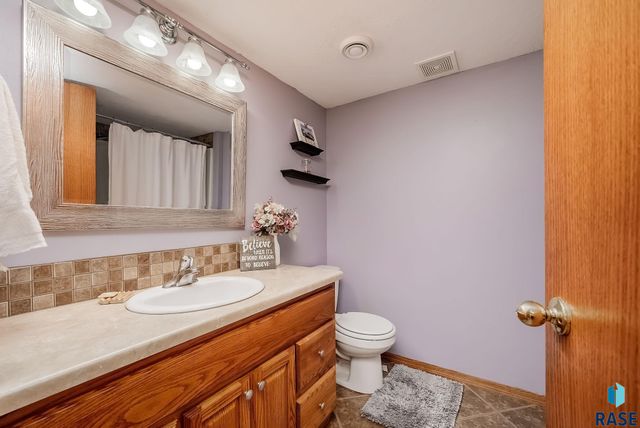 7425 W 52nd St Street, Sioux Falls, SD 57106