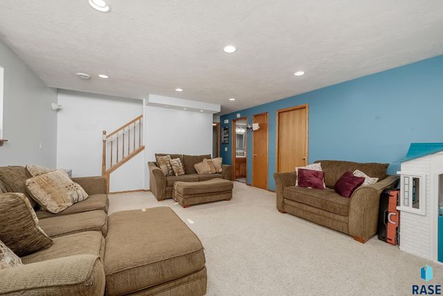 7425 W 52nd St Street, Sioux Falls, SD 57106