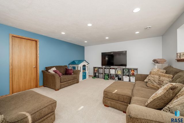 7425 W 52nd St Street, Sioux Falls, SD 57106