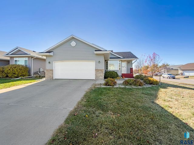 7425 W 52nd St Street, Sioux Falls, SD 57106