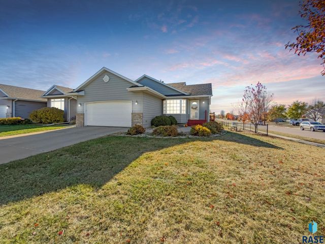 7425 W 52nd St Street, Sioux Falls, SD 57106