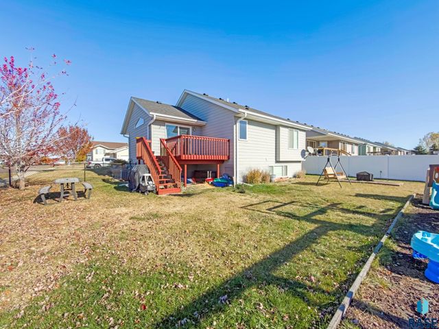 7425 W 52nd St Street, Sioux Falls, SD 57106