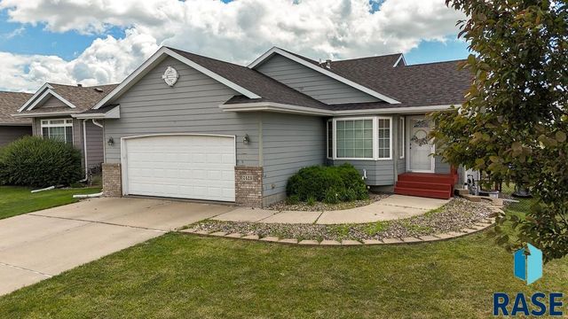 7425 W 52nd St Street, Sioux Falls, SD 57106