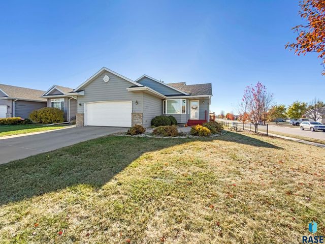 7425 W 52nd St Street, Sioux Falls, SD 57106