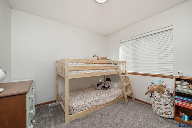 7425 W 52nd St Street, Sioux Falls, SD 57106