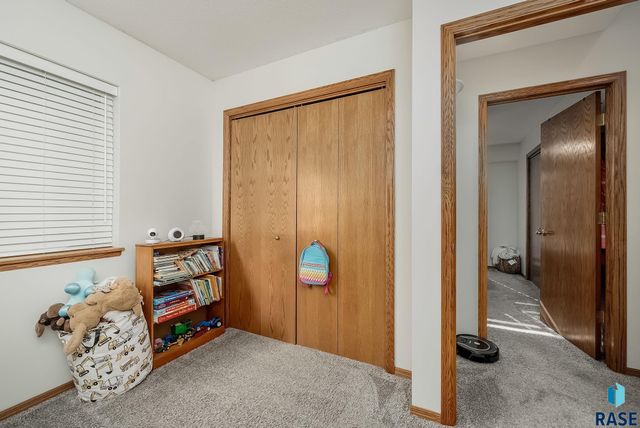 7425 W 52nd St Street, Sioux Falls, SD 57106