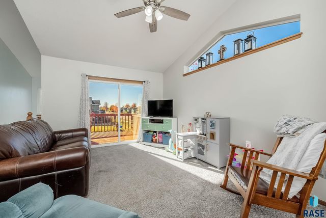 7425 W 52nd St Street, Sioux Falls, SD 57106