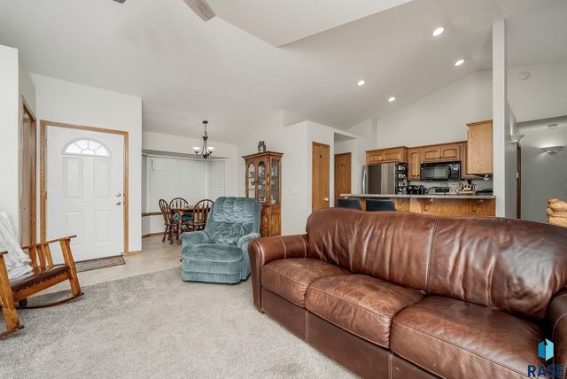 7425 W 52nd St Street, Sioux Falls, SD 57106