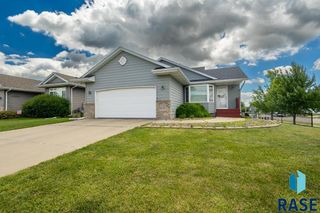 7425 W 52nd St Street, Sioux Falls, SD 57106