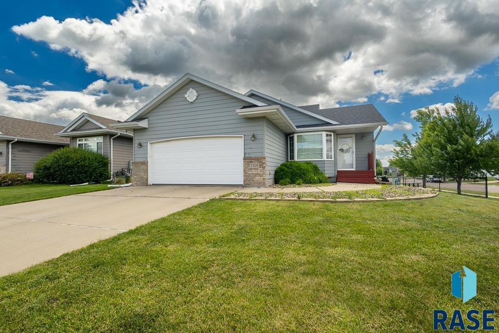 7425 W 52nd St Street, Sioux Falls, SD 57106