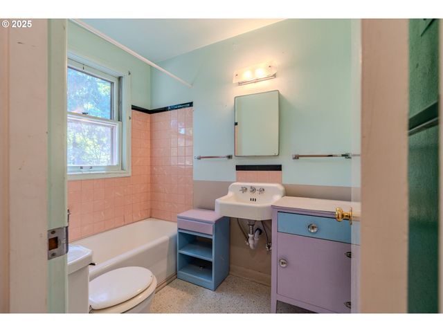 3230 Se 118TH Ave, Portland, OR 97266