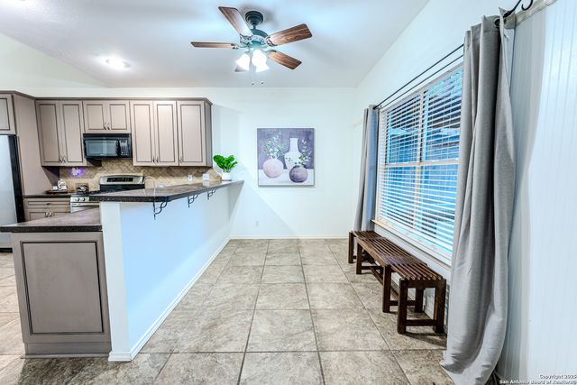 4 Aubrey Ct, San Antonio, TX 78216