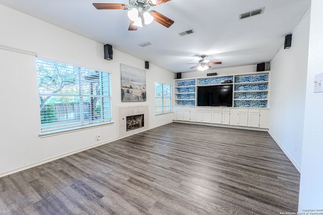 4 Aubrey Ct, San Antonio, TX 78216