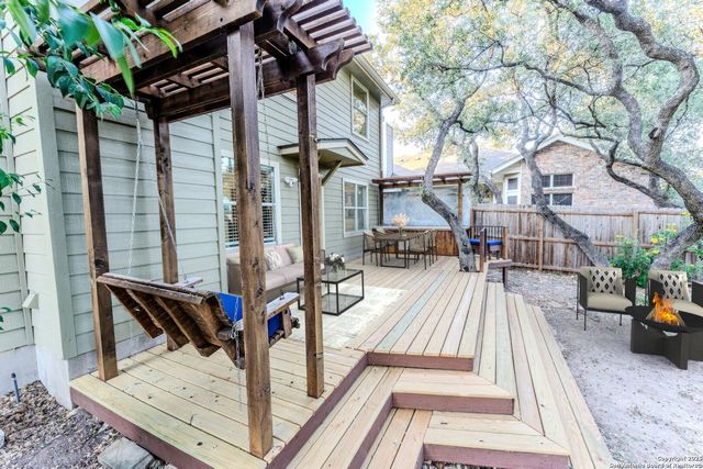 4 Aubrey Ct, San Antonio, TX 78216