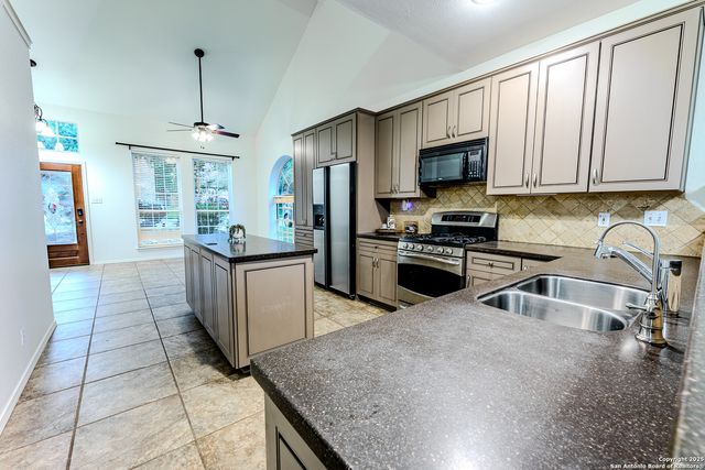 4 Aubrey Ct, San Antonio, TX 78216