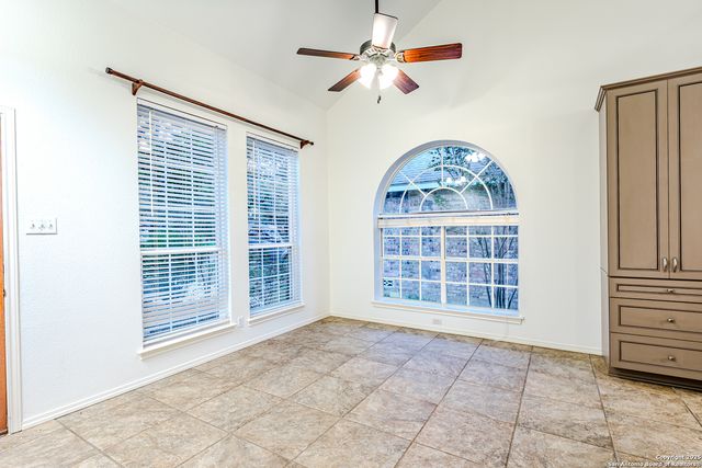 4 Aubrey Ct, San Antonio, TX 78216