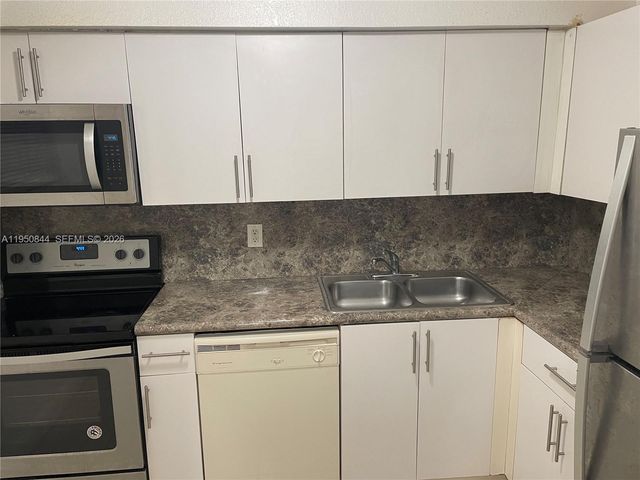 4235 N University Dr 107, Sunrise, FL 33351