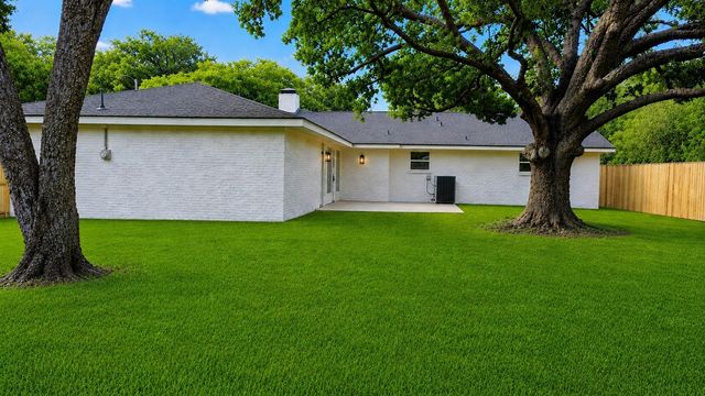 2301 Morning Drive, Baytown, TX 77520