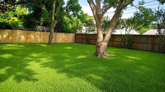 2301 Morning Drive, Baytown, TX 77520