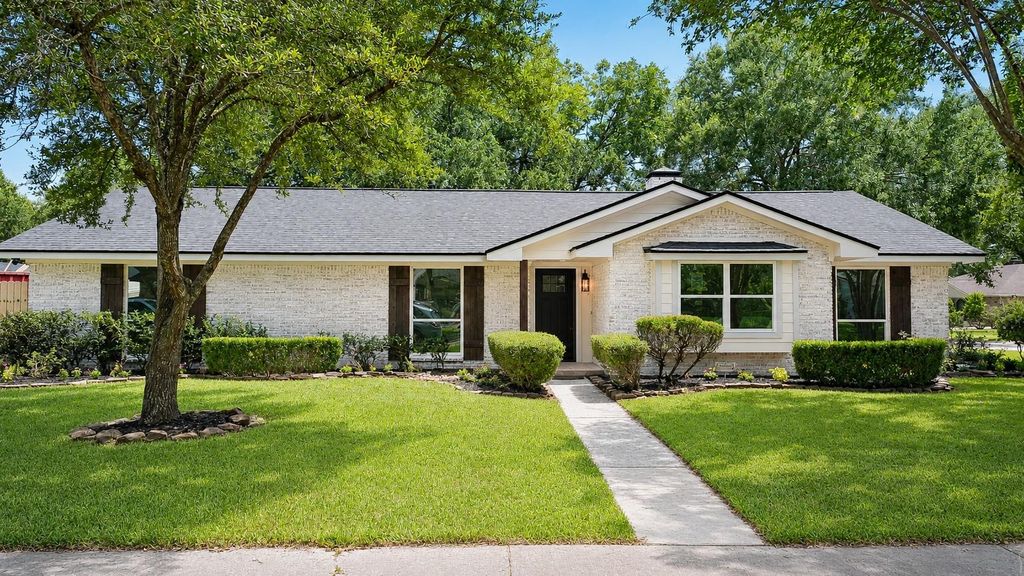 2301 Morning Drive, Baytown, TX 77520