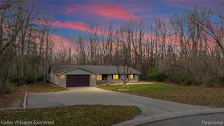 993 Groveland Pines Drive, Ortonville, MI 48462