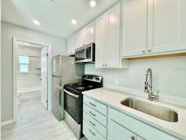 4306 PORPOISE DRIVE B, Tampa, FL 33617