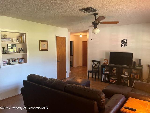 7484 Redbud Lane, Brooksville, FL 34601