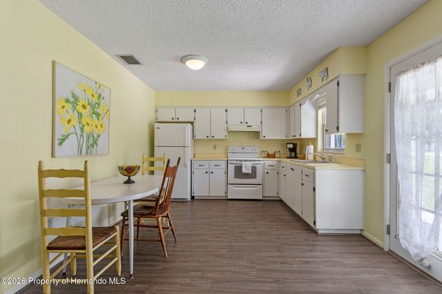7484 Redbud Lane, Brooksville, FL 34601