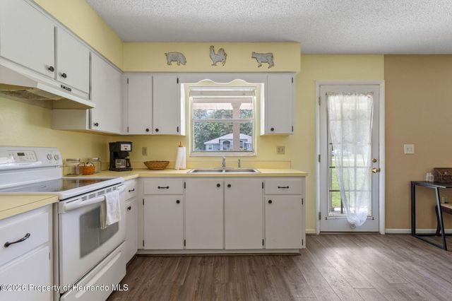 7484 Redbud Lane, Brooksville, FL 34601