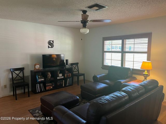 7484 Redbud Lane, Brooksville, FL 34601