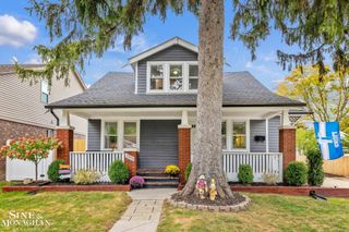 21931 Ridgeway Street, St Clair Shores, MI 48080