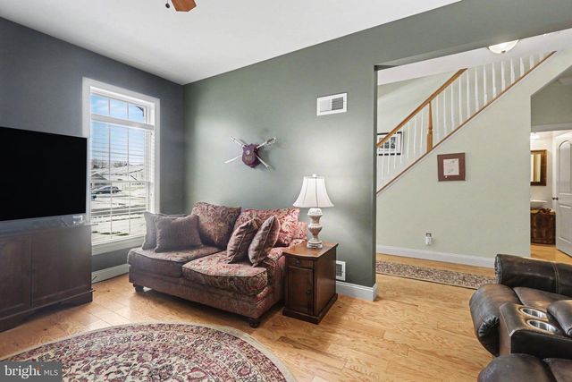 3 JAMESTOWN SQ, Mechanicsburg, PA 17050