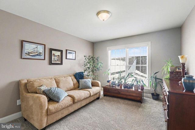 3 JAMESTOWN SQ, Mechanicsburg, PA 17050