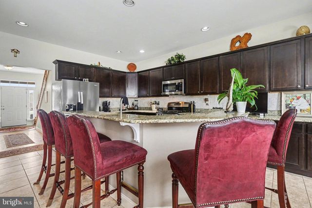 3 JAMESTOWN SQ, Mechanicsburg, PA 17050