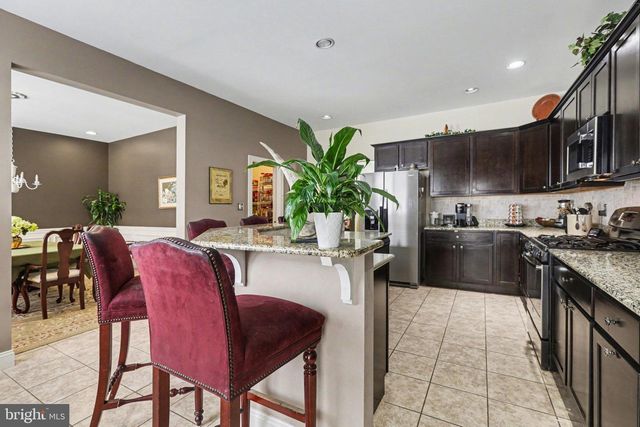 3 JAMESTOWN SQ, Mechanicsburg, PA 17050