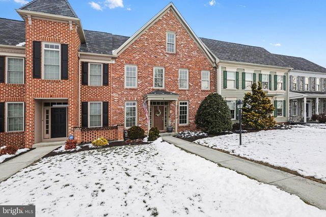 3 JAMESTOWN SQ, Mechanicsburg, PA 17050