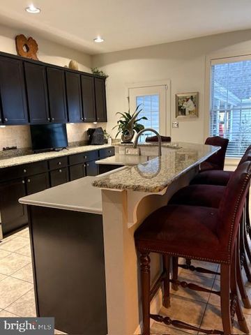 3 JAMESTOWN SQ, Mechanicsburg, PA 17050