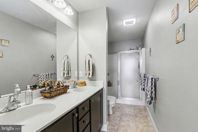 3 JAMESTOWN SQ, Mechanicsburg, PA 17050