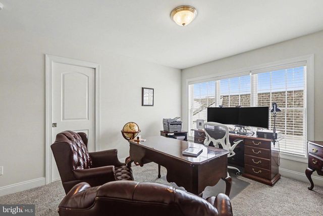 3 JAMESTOWN SQ, Mechanicsburg, PA 17050