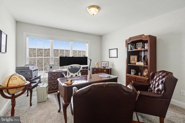 3 JAMESTOWN SQ, Mechanicsburg, PA 17050