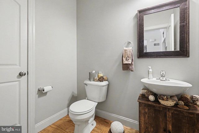 3 JAMESTOWN SQ, Mechanicsburg, PA 17050