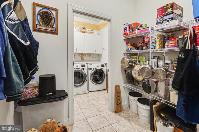 3 JAMESTOWN SQ, Mechanicsburg, PA 17050