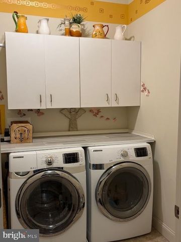 3 JAMESTOWN SQ, Mechanicsburg, PA 17050